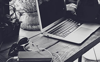 足坛荣耀与落寞：曼城进四强，姆巴佩演帽子戏法，大巴黎六冠王封神